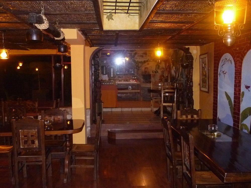 Hotel Nass Sol De Кито Екстериор снимка