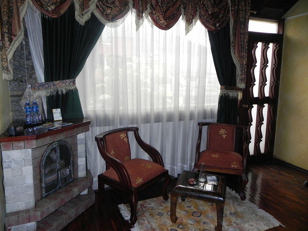 Hotel Nass Sol De Кито Екстериор снимка