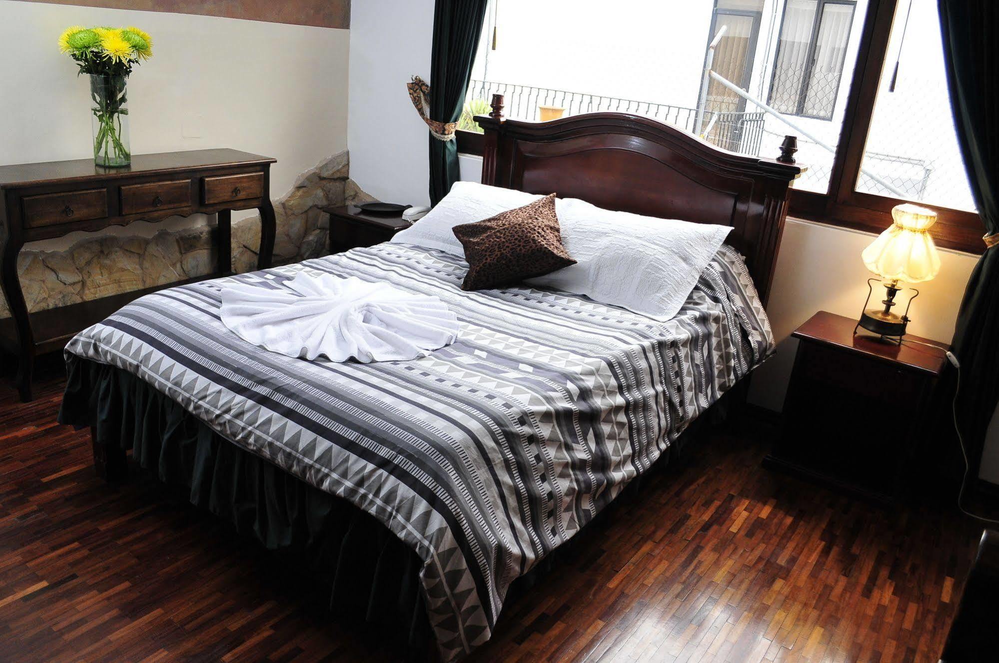 Hotel Nass Sol De Кито Екстериор снимка